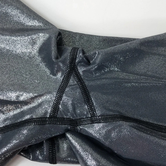 Victoria Secret Sport Bike Shorts Women’s Size Small Liquid Silver Long Shimmer - Picture 9 of 15